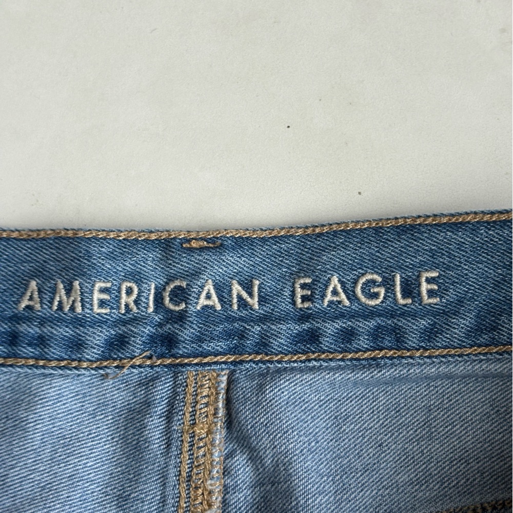 American Eagle Distressed Mom Jeans Size 6 - Picture 4 of 7